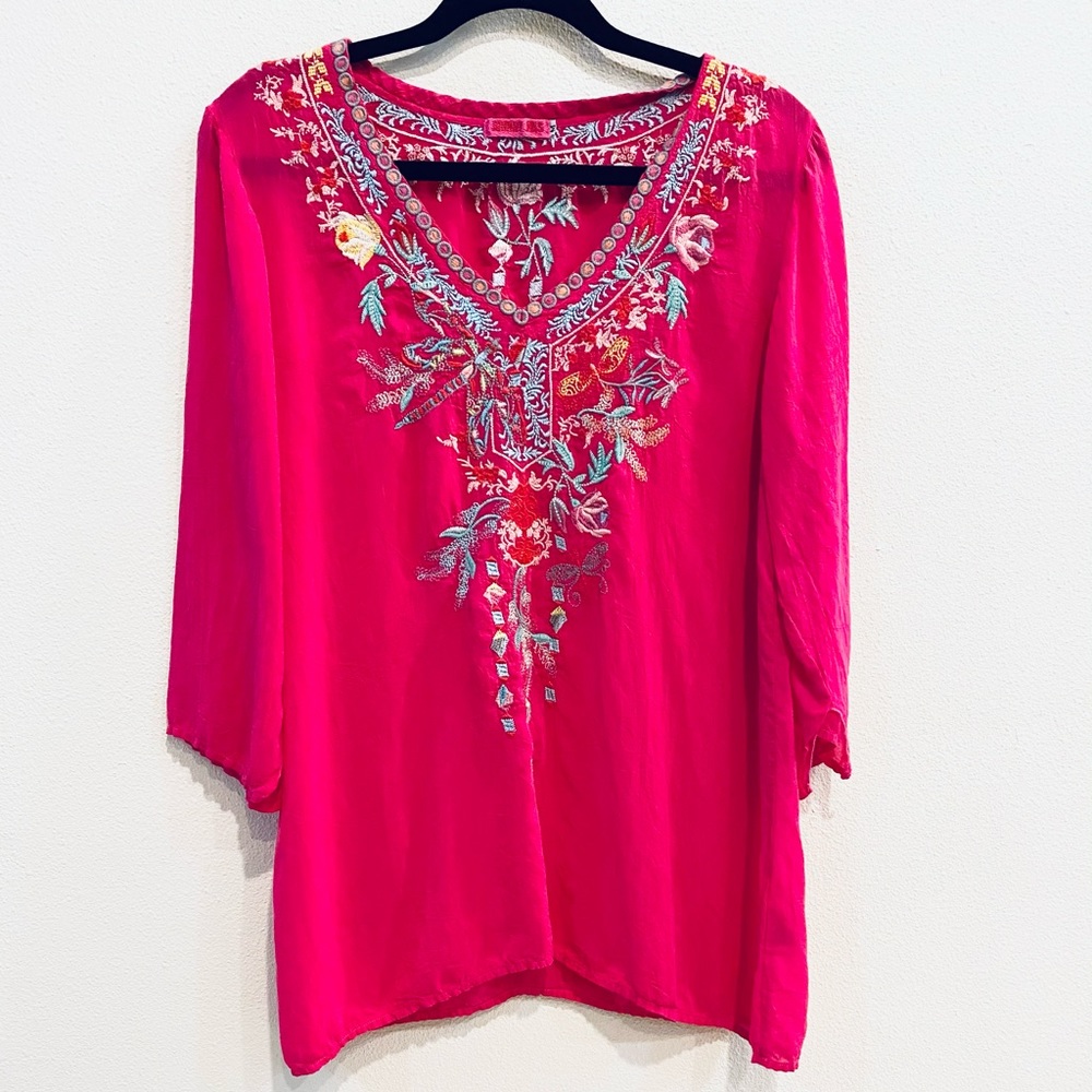 JOHNNY WAS Beautiful Hot Pink V-Neck 3/4 sleeves🌸